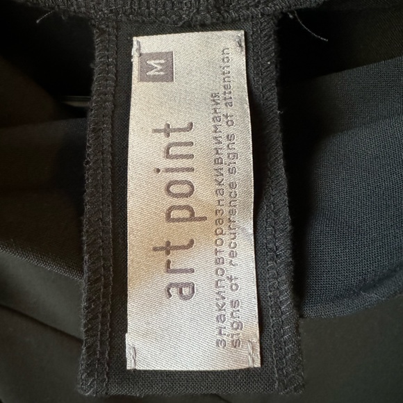 ArtPoint Black Dress, Medium with red clips and detachable sleeves - Picture 2 of 5